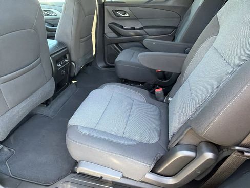 Used 2023 Chevrolet Traverse LT FWD image 24