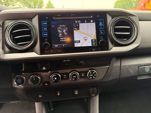 Used 2017 Toyota Tacoma TRD Sport w/ Tow Package (A/T) AWD/4WD image 19