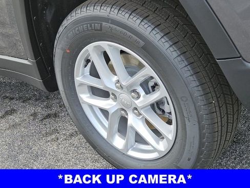 New 2025 Jeep Grand Cherokee Laredo X image 9