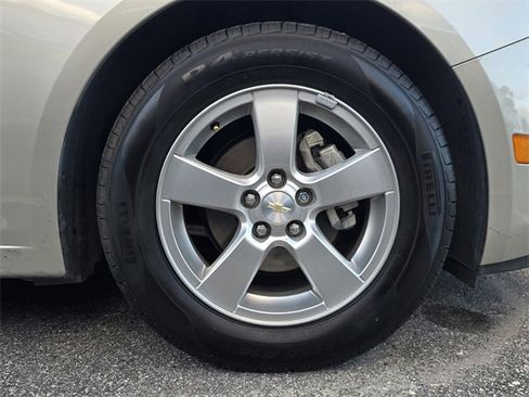 Used 2016 Chevrolet Cruze LT w/ Technology Package image 11