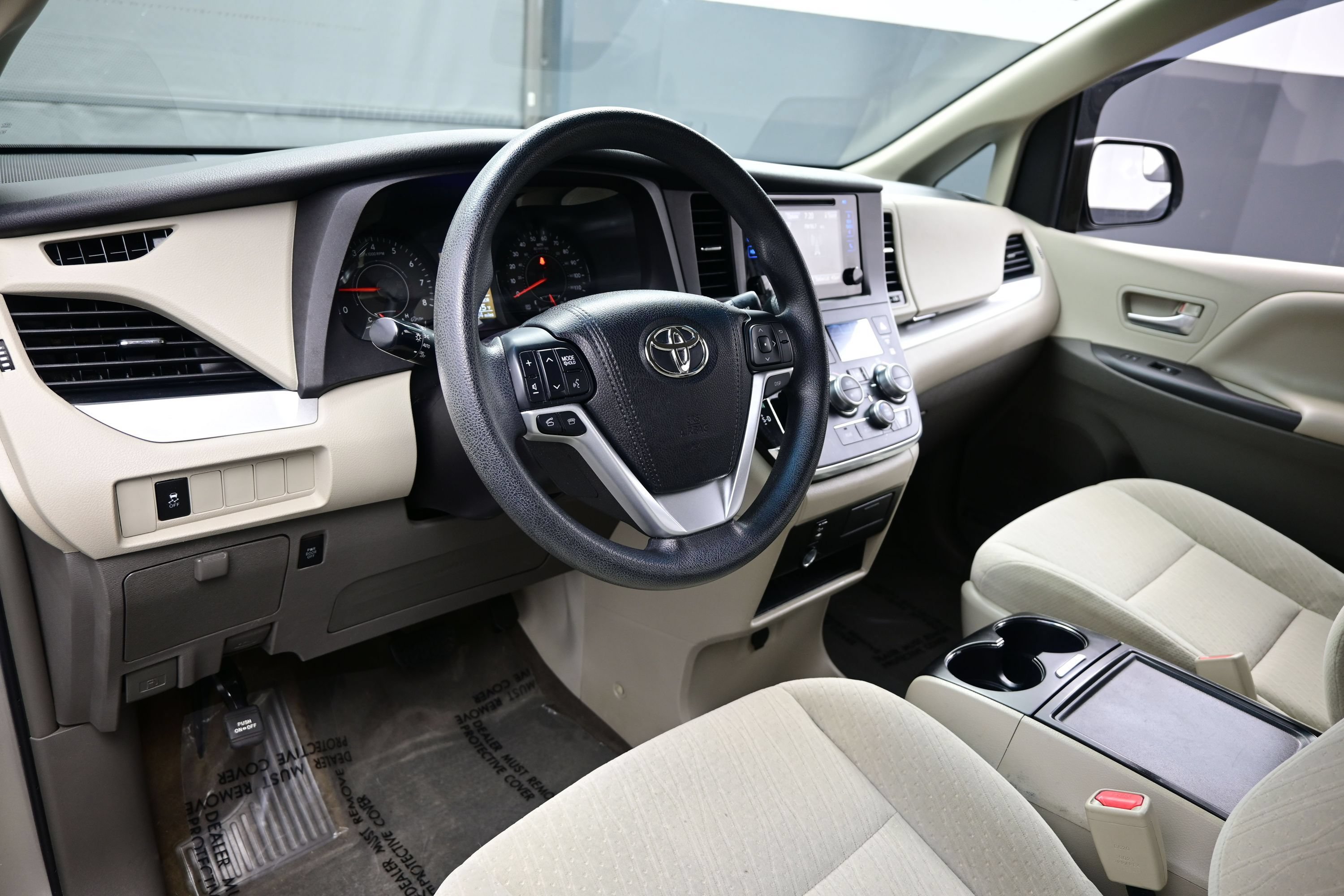 Used 2016 Toyota Sienna LE FWD image 13