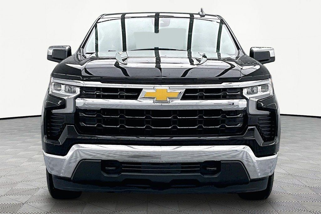 Used 2023 Chevrolet Silverado 1500 LT w/ Protection Package AWD/4WD image 3