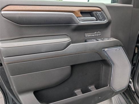 Used 2024 Chevrolet Silverado 1500 High Country w/ High Country Premium Package AWD/4WD image 17