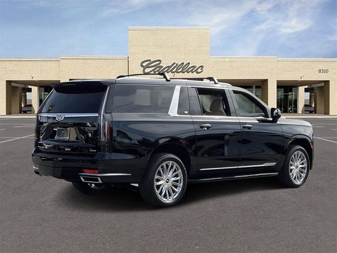 Certified 2023 Cadillac Escalade ESV Premium Luxury image 5