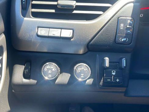 Used 2017 GMC Yukon Denali w/ Open Road Package AWD/4WD image 14