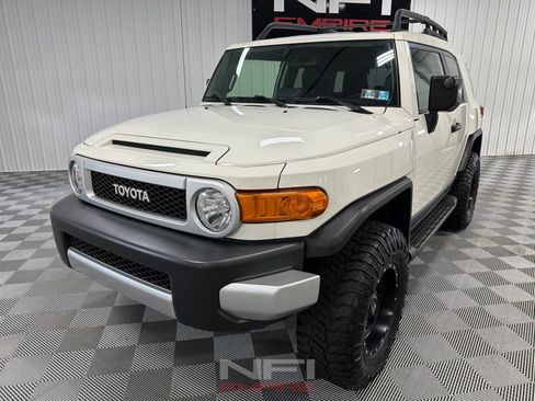 Used 2013 Toyota FJ Cruiser 4WD w/ Upgrade Pkg image 3