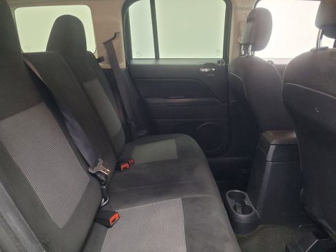 Used 2016 Jeep Patriot Latitude AWD/4WD image 19