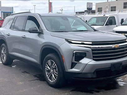 Used 2024 Chevrolet Traverse LT