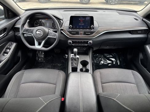 Used 2025 Nissan Altima 2.5 SV FWD image 33