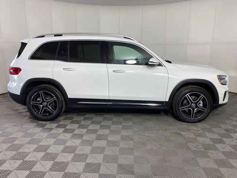 Used 2026 Mercedes-Benz GLB 250 4MATIC image 8