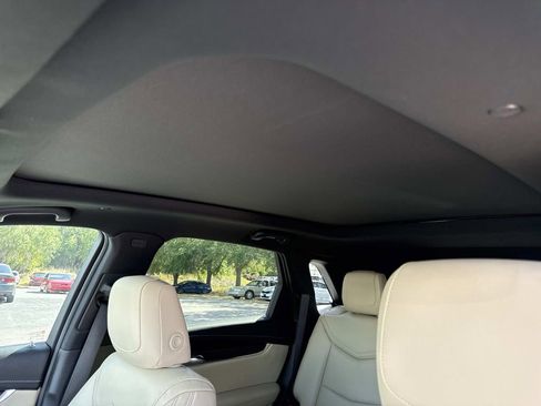 Used 2017 Cadillac XT5 Premium Luxury FWD image 32