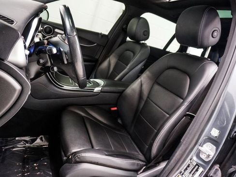 Used 2018 Mercedes-Benz GLC 300 4MATIC w/ Premium Package image 6