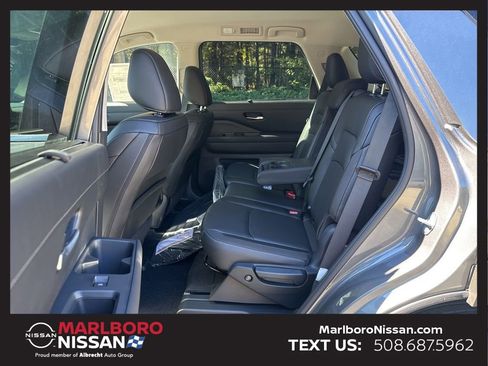 New 2025 Nissan Pathfinder SL w/ Black Appearance Package image 23