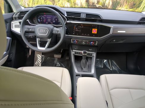 New 2025 Audi Q3 2.0T Premium image 13