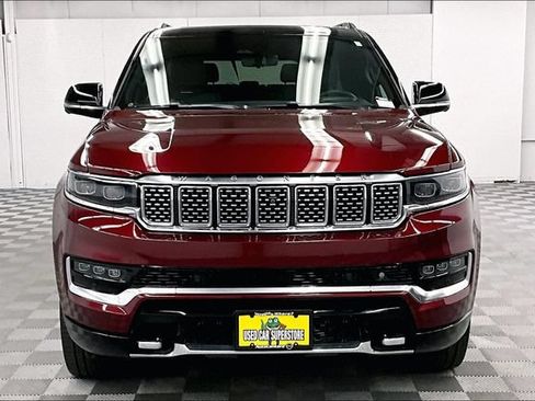 Used 2025 Jeep Grand Wagoneer L Series III w/ Rear-Seat Entertainment Group AWD/4WD image 4