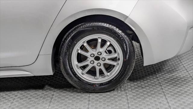 Used 2020 Toyota Corolla LE FWD image 32
