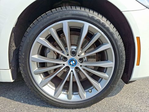 Used 2022 BMW 530e xDrive w/ Premium Package AWD/4WD image 8