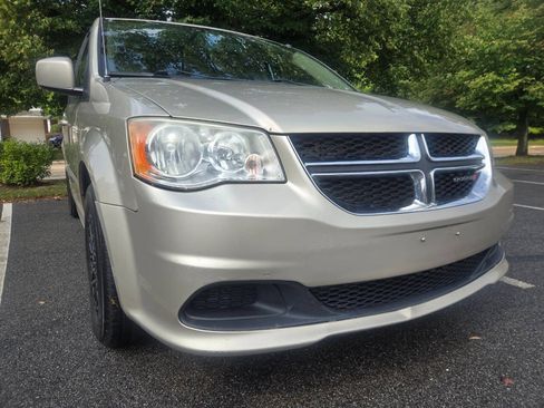 Used 2014 Dodge Grand Caravan SXT FWD image 15