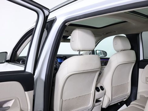Used 2023 Mercedes-Benz GLB 250 image 37
