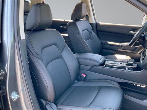 New 2026 Nissan Pathfinder SL FWD image 9
