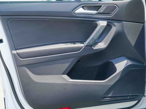 Used 2019 Volkswagen Tiguan SE w/ Panoramic Sunroof Package FWD image 19