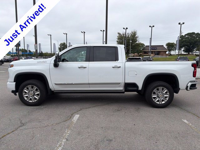 Used 2024 Chevrolet Silverado 2500 High Country AWD/4WD image 6