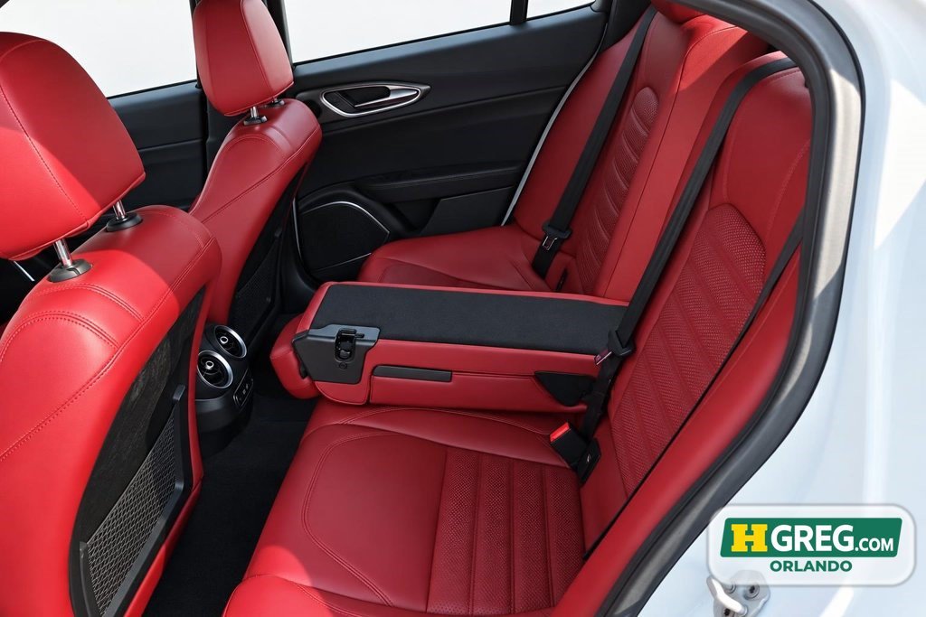 Used 2022 Alfa Romeo Giulia Veloce RWD image 11