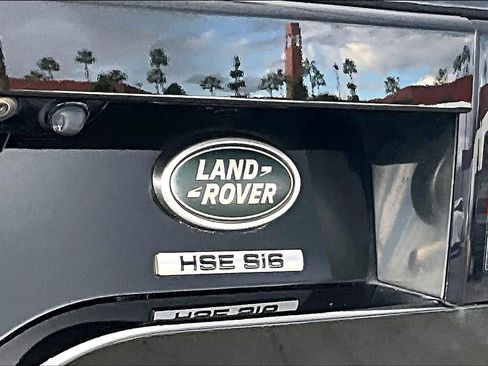 Used 2017 Land Rover Discovery HSE image 29