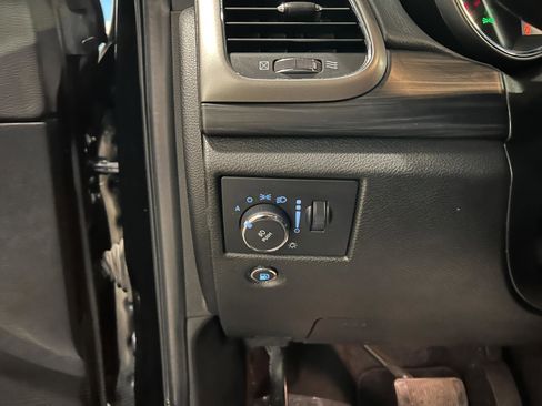 Used 2022 Jeep Grand Cherokee Laredo X image 15