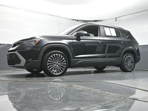 Used 2025 Volkswagen Taos SE FWD image 33