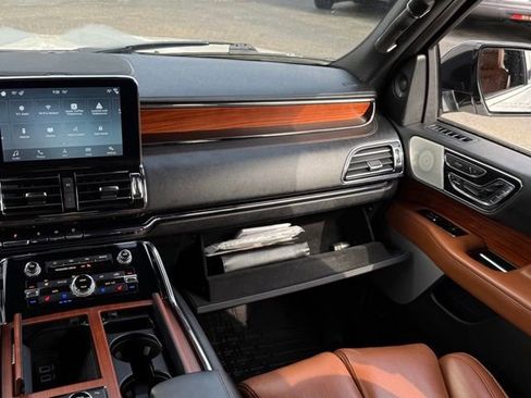 Used 2018 Lincoln Navigator Reserve w/ Technology Package AWD/4WD image 36