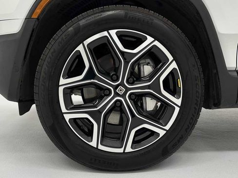 Used 2025 Rivian R1S Adventure image 9