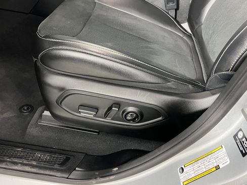 Certified 2025 Jeep Grand Cherokee Altitude image 21