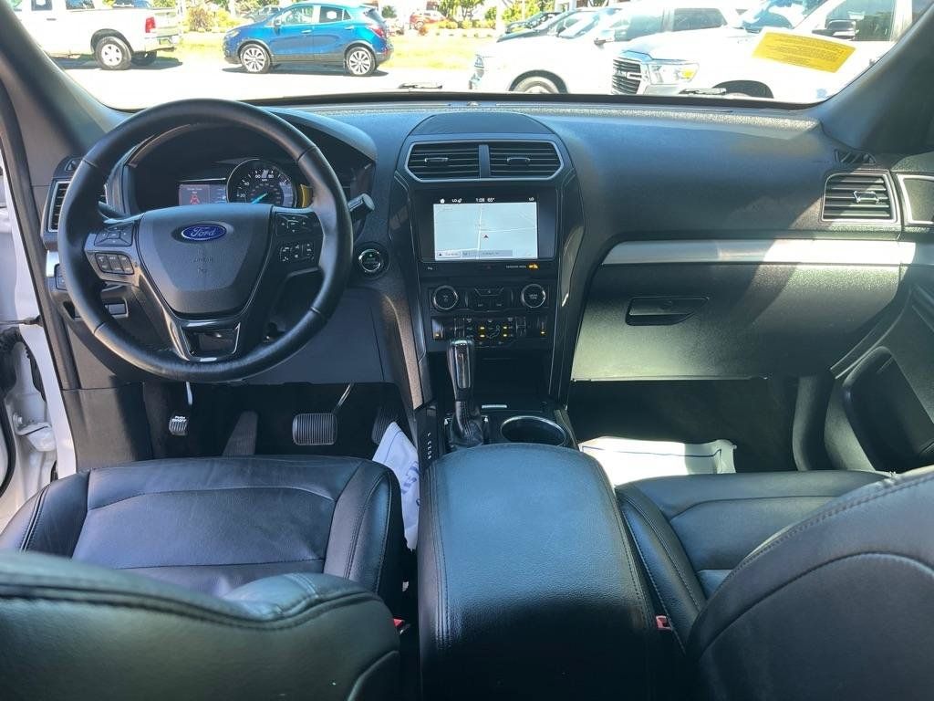 Used 2017 Ford Explorer XLT w/ Equipment Group 202A AWD/4WD image 24