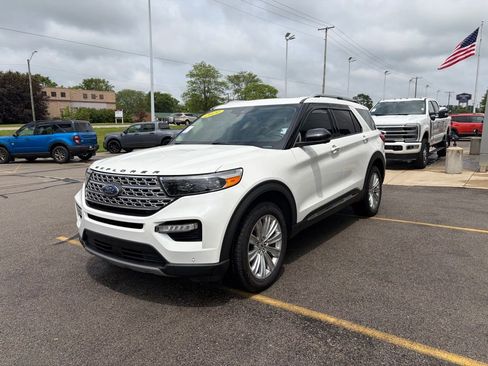 Used 2021 Ford Explorer Limited w/ Hybrid Equipment Group 310A AWD/4WD image 3