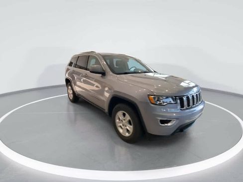 Used 2017 Jeep Grand Cherokee Laredo AWD/4WD image 2