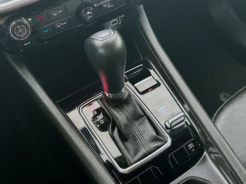 Used 2024 Jeep Compass Latitude image 16