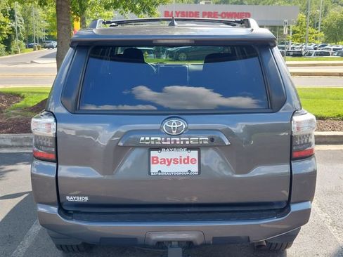 Used 2020 Toyota 4Runner SR5 AWD/4WD image 18