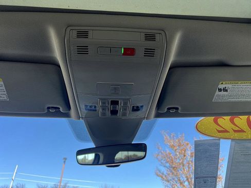 Used 2022 Volkswagen Tiguan SE w/ Panoramic Sunroof Package image 25