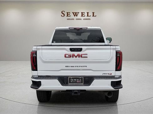 Used 2024 GMC Sierra 2500 AT4 w/ AT4 Premium Plus Package AWD/4WD image 4