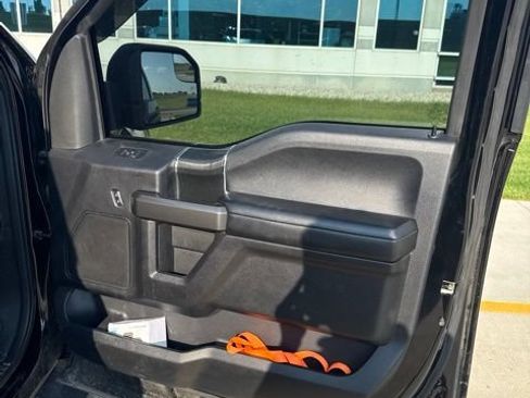 Used 2018 Ford F150 XLT w/ Equipment Group 302A Luxury AWD/4WD image 4