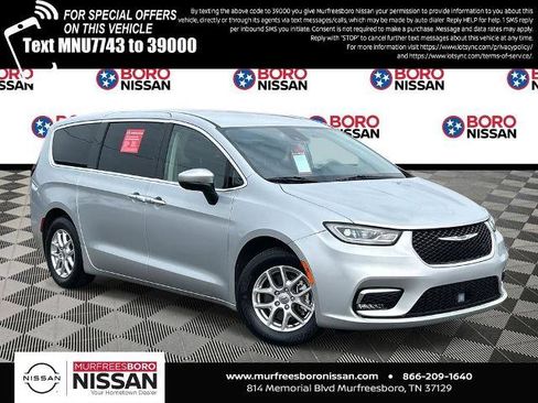 Used 2023 Chrysler Pacifica Touring-L FWD image 1