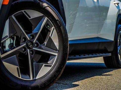 Certified 2025 Hyundai Tucson SEL FWD image 3