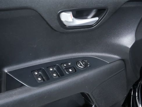 Used 2022 Kia Rio LX image 6