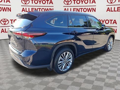 Used 2025 Toyota Highlander Platinum AWD/4WD image 6