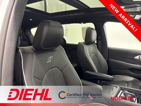 Used 2026 Chrysler Pacifica Limited w/ S Appearance Package AWD/4WD image 16