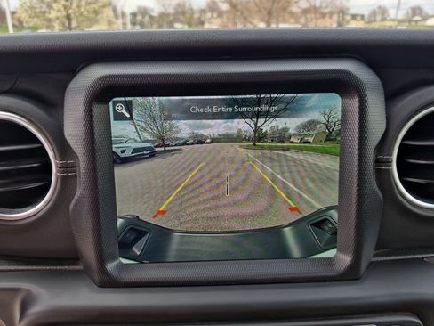 Used 2021 Jeep Gladiator Overland w/ Popular Equipment Package AWD/4WD image 16
