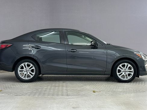 Used 2017 Toyota Yaris iA FWD image 8