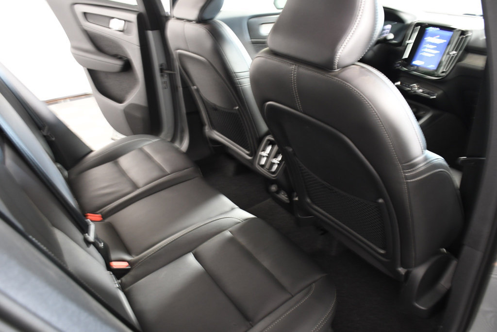 Used 2025 Volvo XC40 B5 Plus AWD/4WD image 22