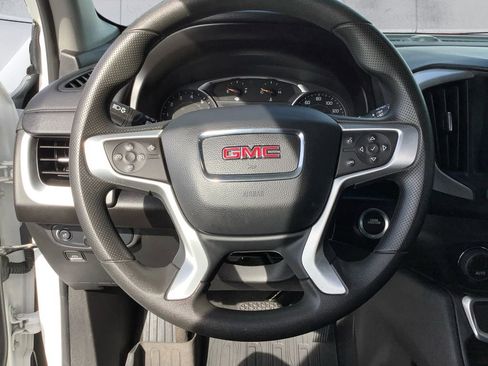 Used 2024 GMC Terrain SLE w/ Driver Convenience Package FWD image 9